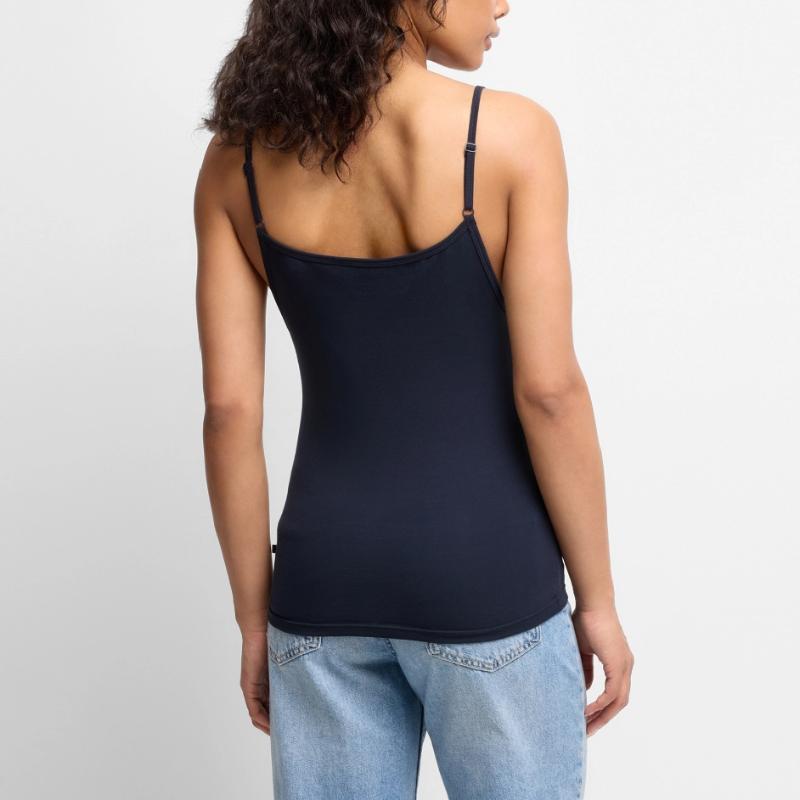 Topp med spagettistropper for kvinner