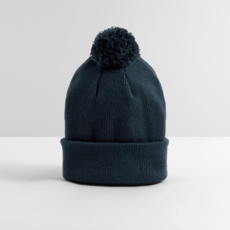 Strickmütze mit Bommel