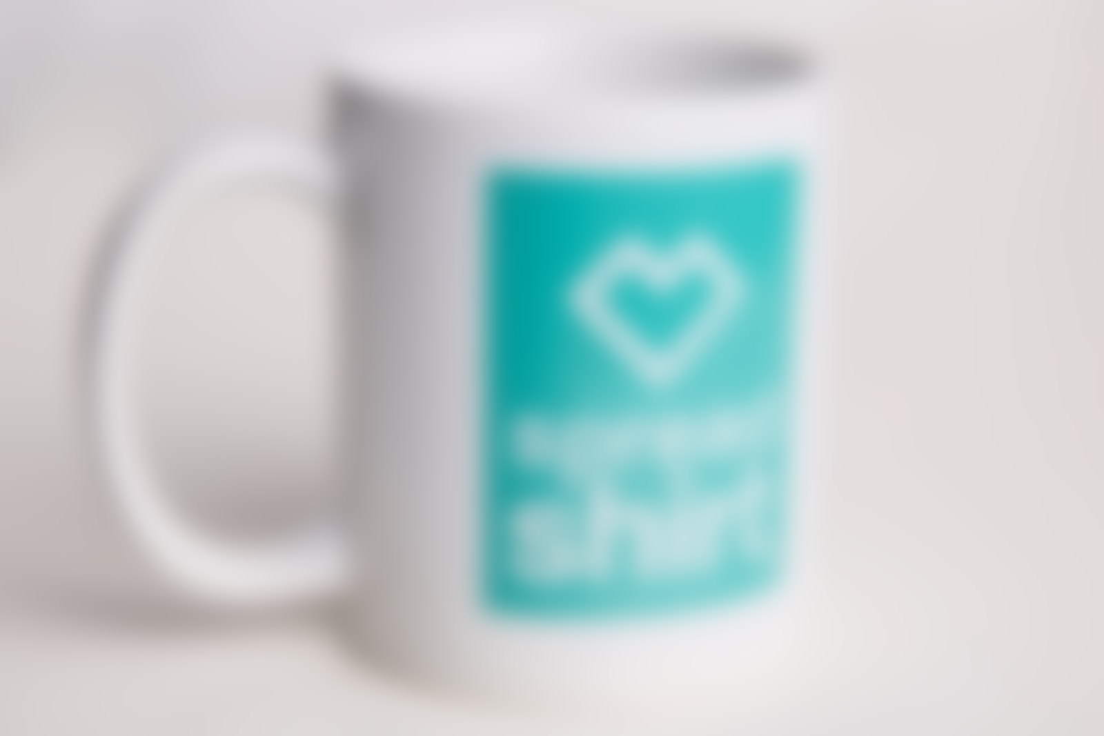 Gros plan du logo imprimé par thermo-sublimation sur un mug