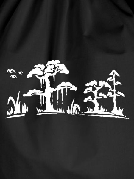 Waldsilhouette im Sumpf