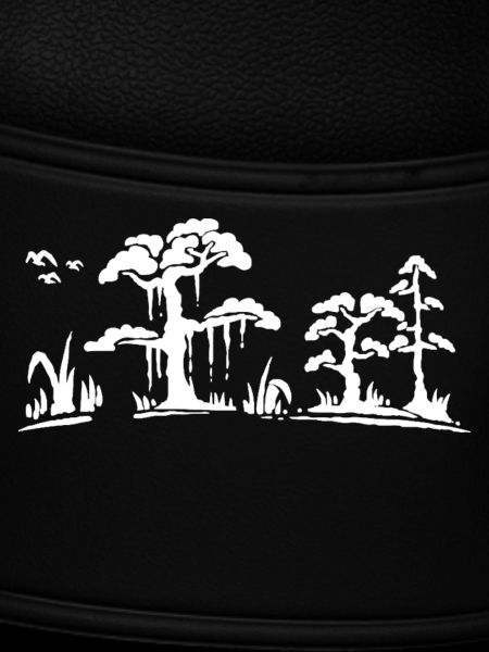 Waldsilhouette im Sumpf