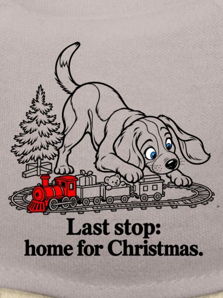 Beagle begrüßt den Weihnachtszug nach Hause