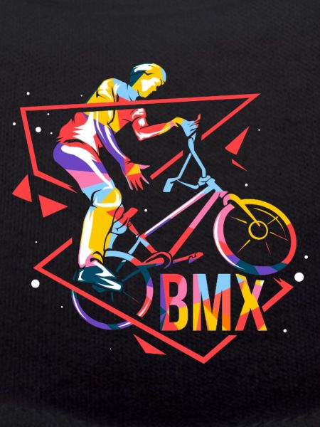 Trickreicher BMX Fahrer Halfpipe