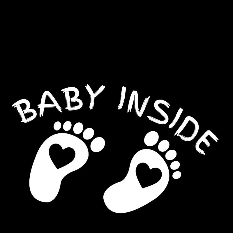 bébé à l'intérieur sur le ventre de bébé enceinte
