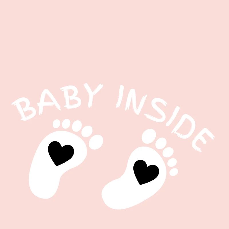 bébé à l'intérieur sur le ventre de bébé enceinte