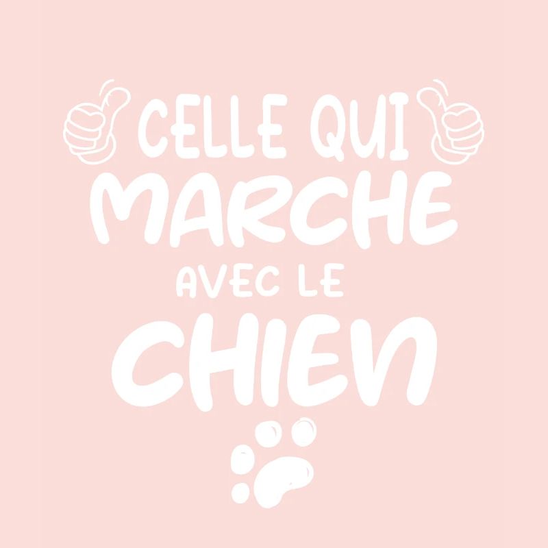 celle qui marche avec le chien