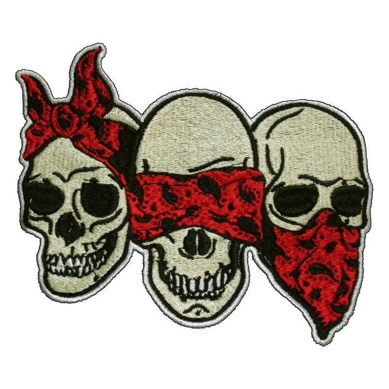 Trois crânes avec un masque oculaire rouge / Trois crânes