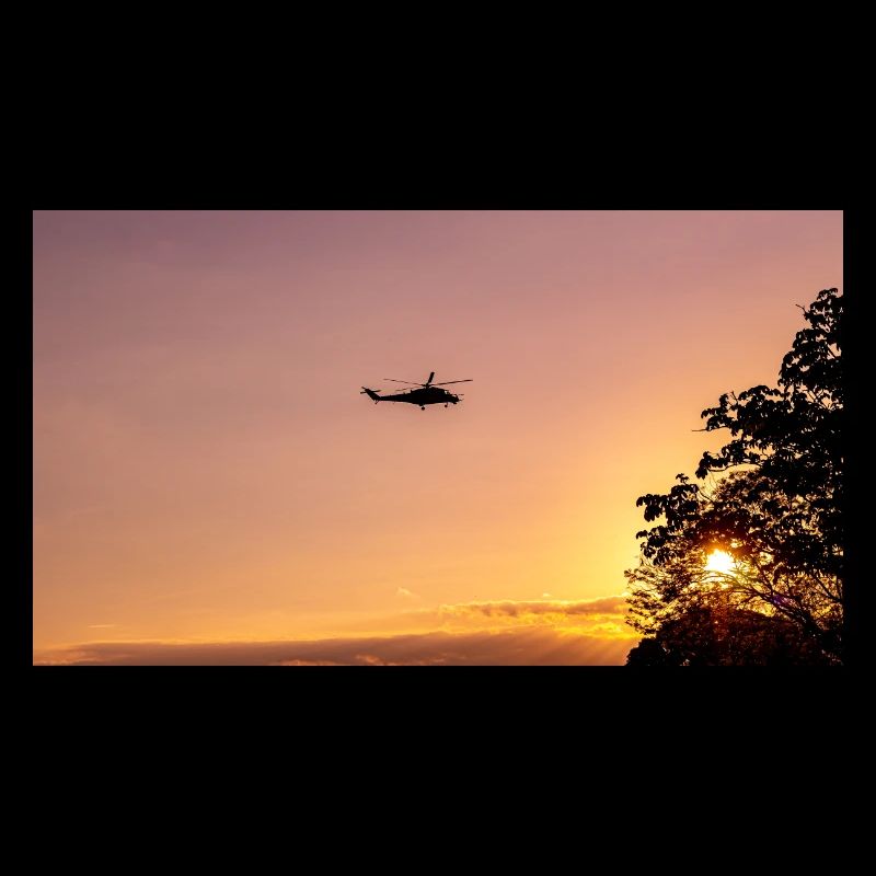 hélicoptère militaire dans le ciel