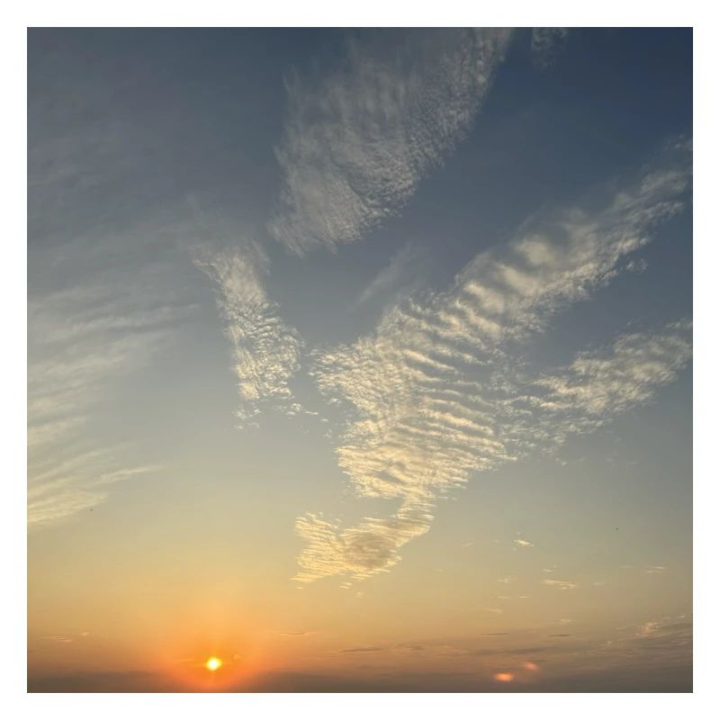 Ciel du soir avec mer de nuages