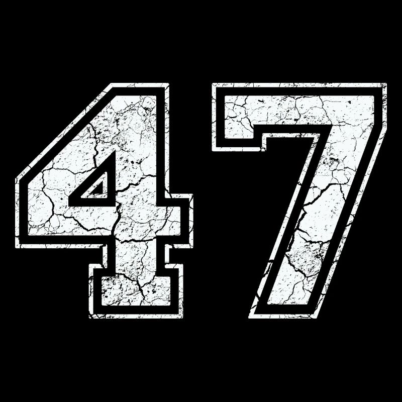 47 en blanc avec un regard affligé