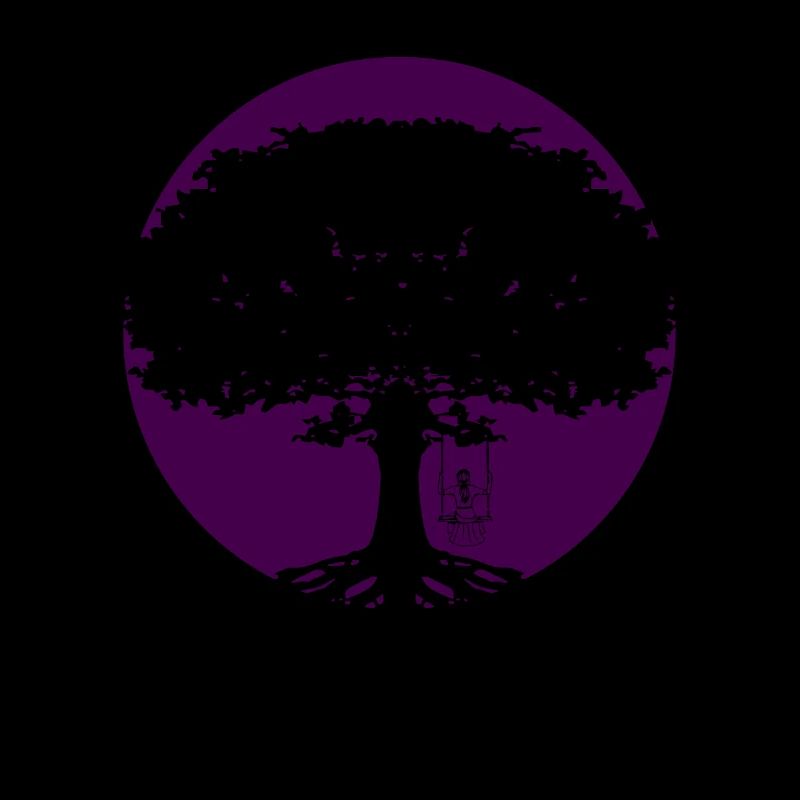 Mädchen schaukelt am Baum