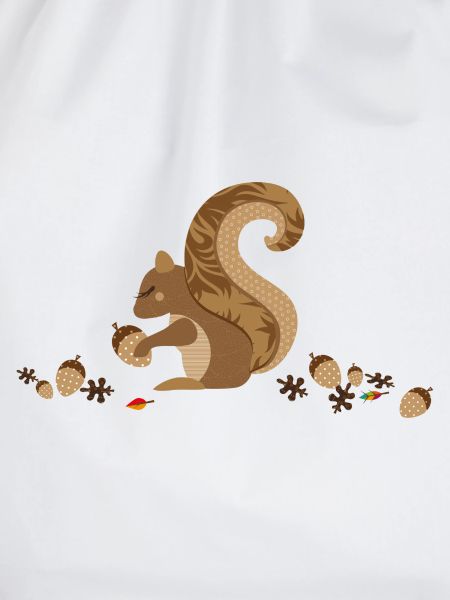 Ein Eichhörnchen mit einer Eichel