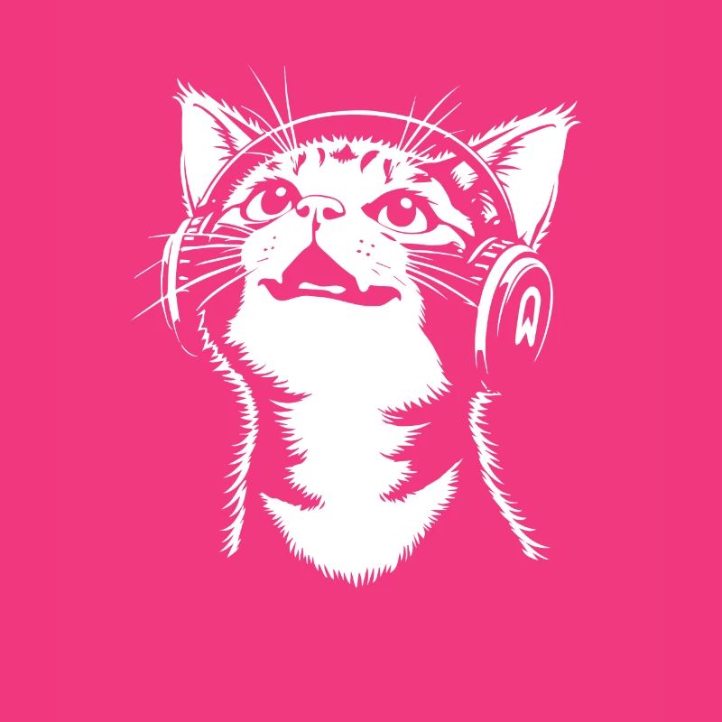 Chat mignon avec des écouteurs - écouter de la musique