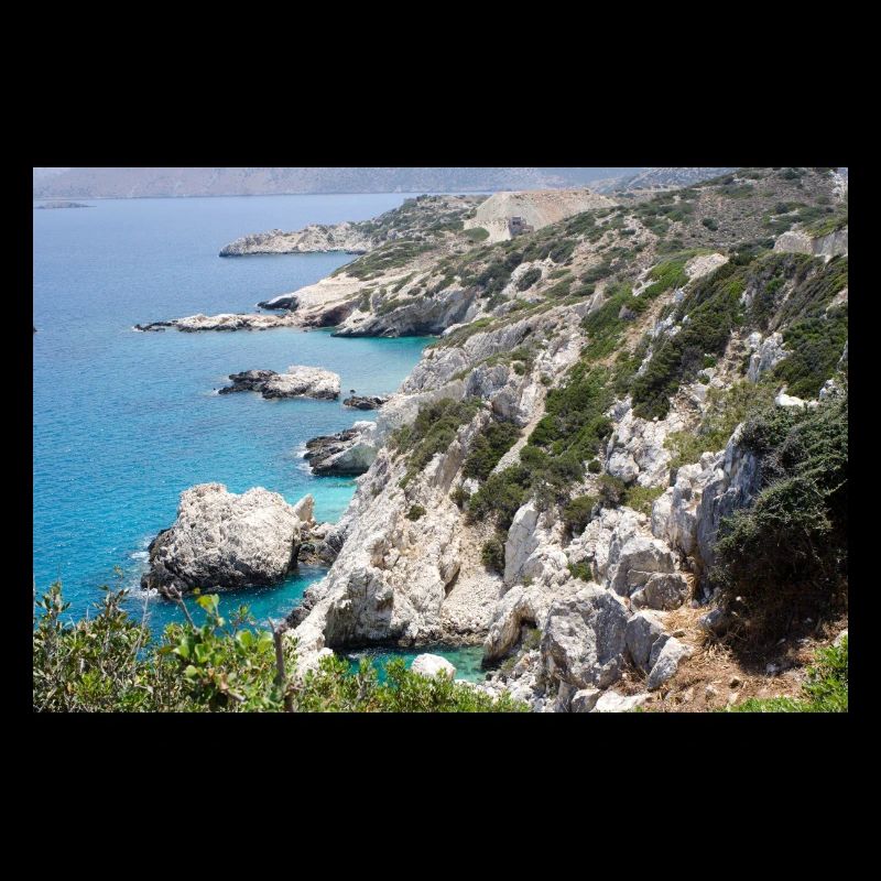 Schöne Steinklippe mit Meer bei Kreta