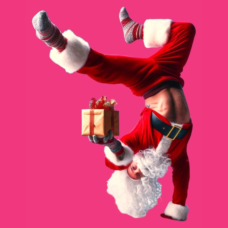 Humorvoller Weihnachtsmann mit Geschenk