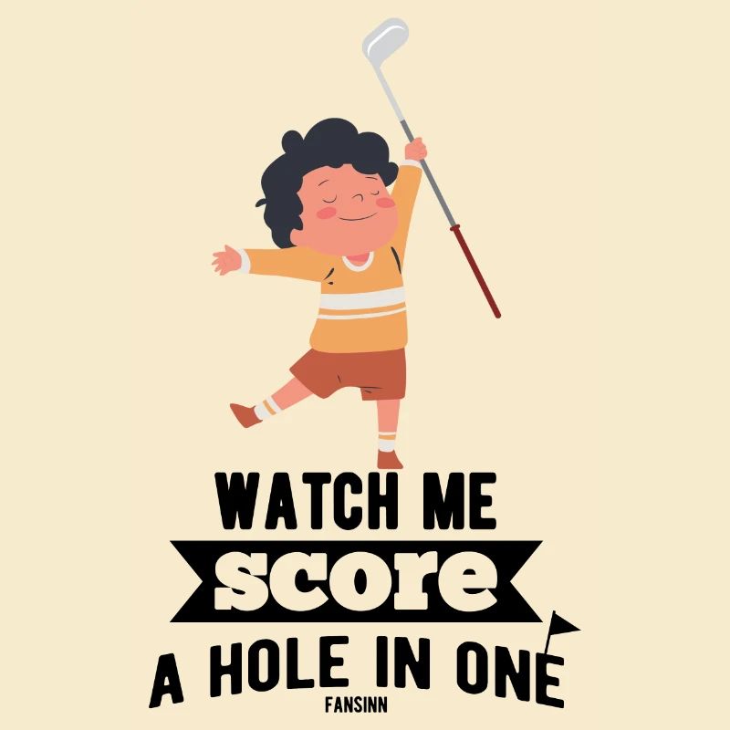 L’enfant joue au golf sur le terrain de golf