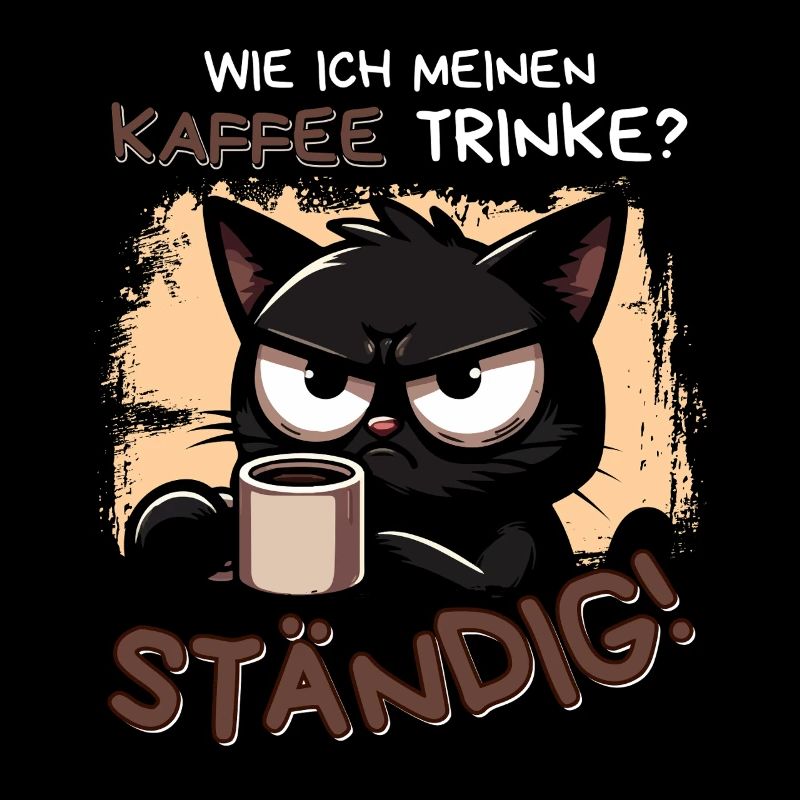 Kaffee. Ständig. Schwarze Katze mit Koffeinblick
