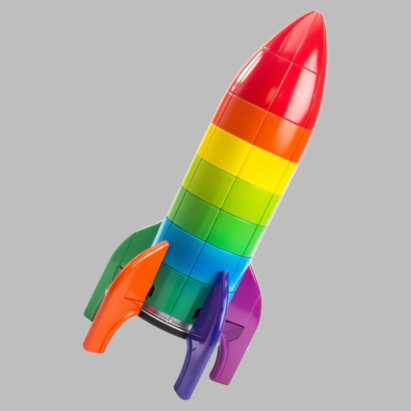 Eine bunte Rakete auf einer geneigten Flugbahn