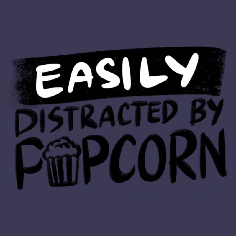 Distrait par le pop-corn mangeant du maïs
