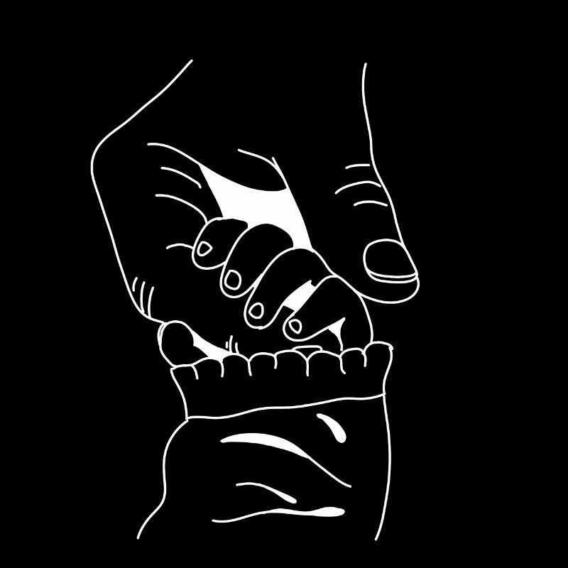 Mains de bébé avec la mère