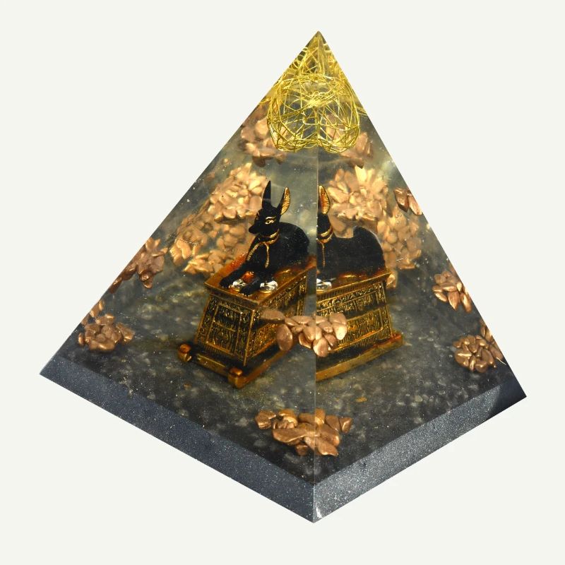 Anubis/ Podenco :-) Pyramide