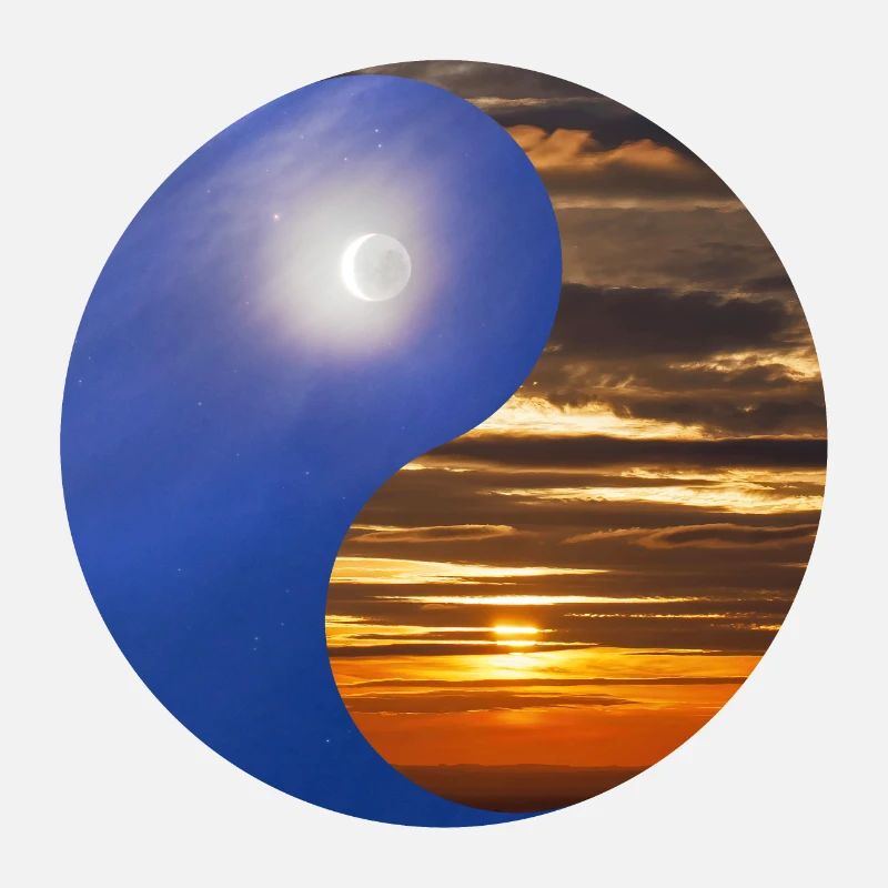 Yin et Yang du Soleil et de la Lune dans le ciel