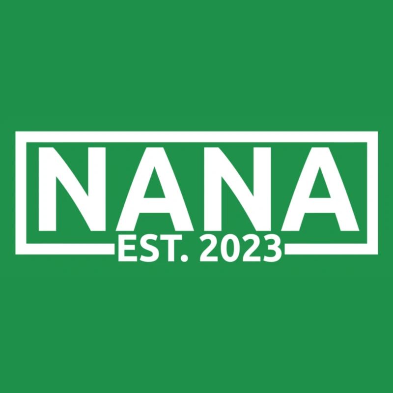 Nana Est 2023 neue Großmutter wird befördert