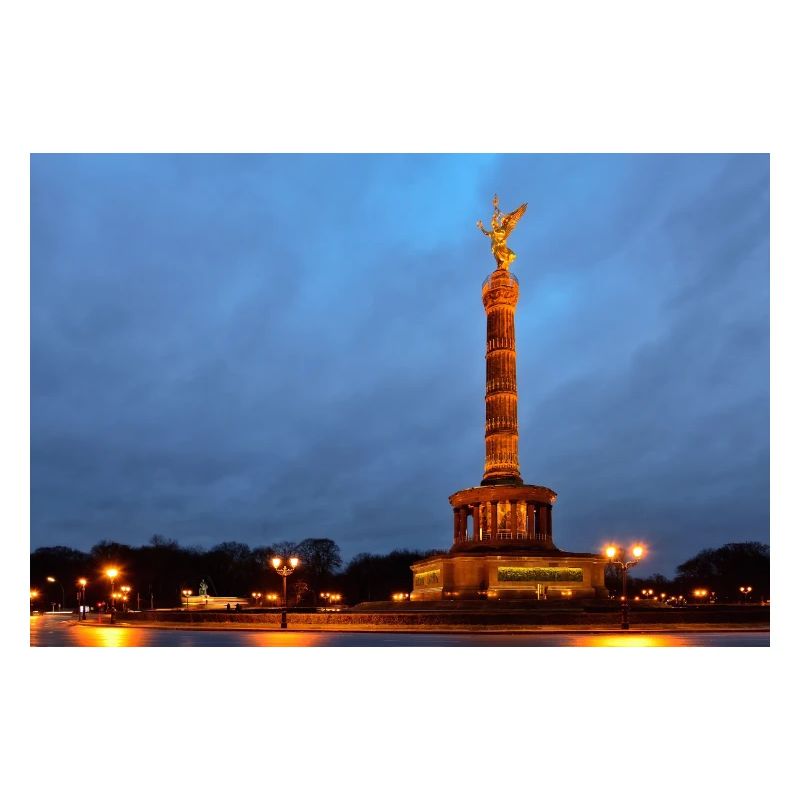 Berliner Siegessäule bei Einbruch der Dämmerung