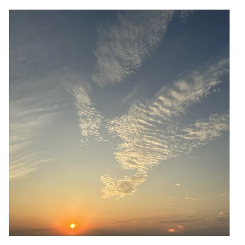Ciel du soir avec mer de nuages