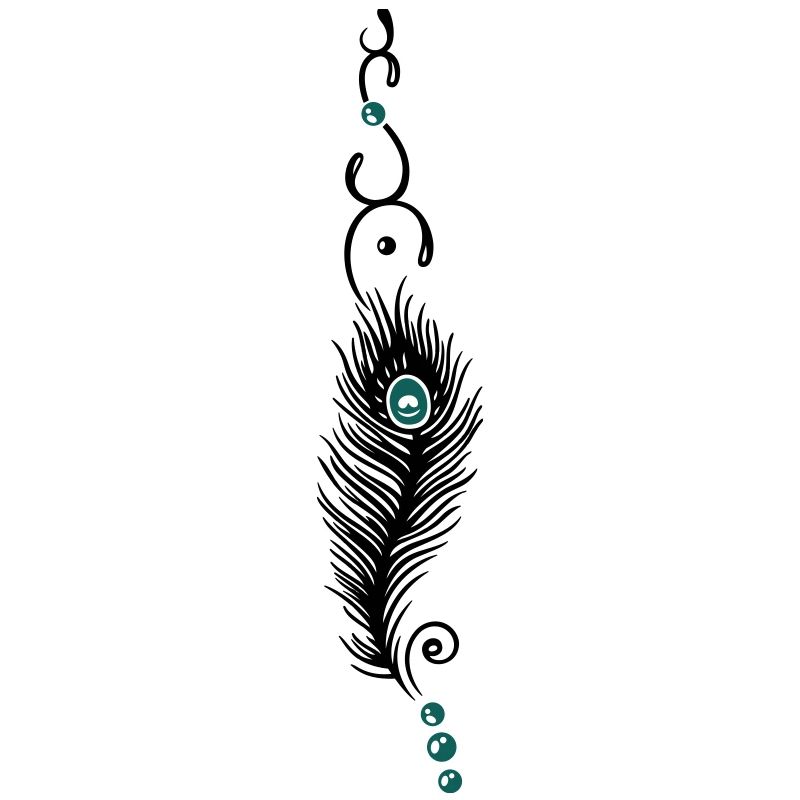 Plume de paon sur un ruban et perles.