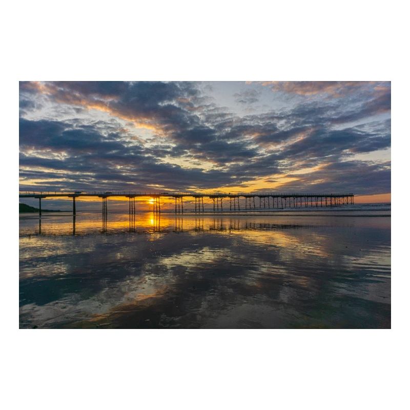 Reflets de la jetée du coucher de soleil