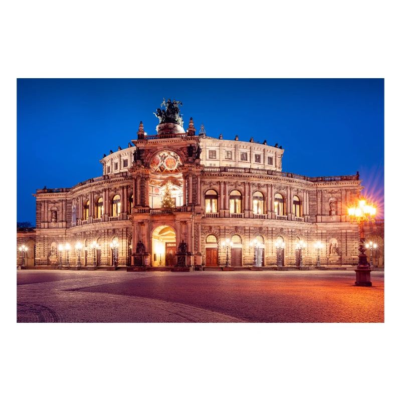 Dresdner Semperoper im Abendlicht