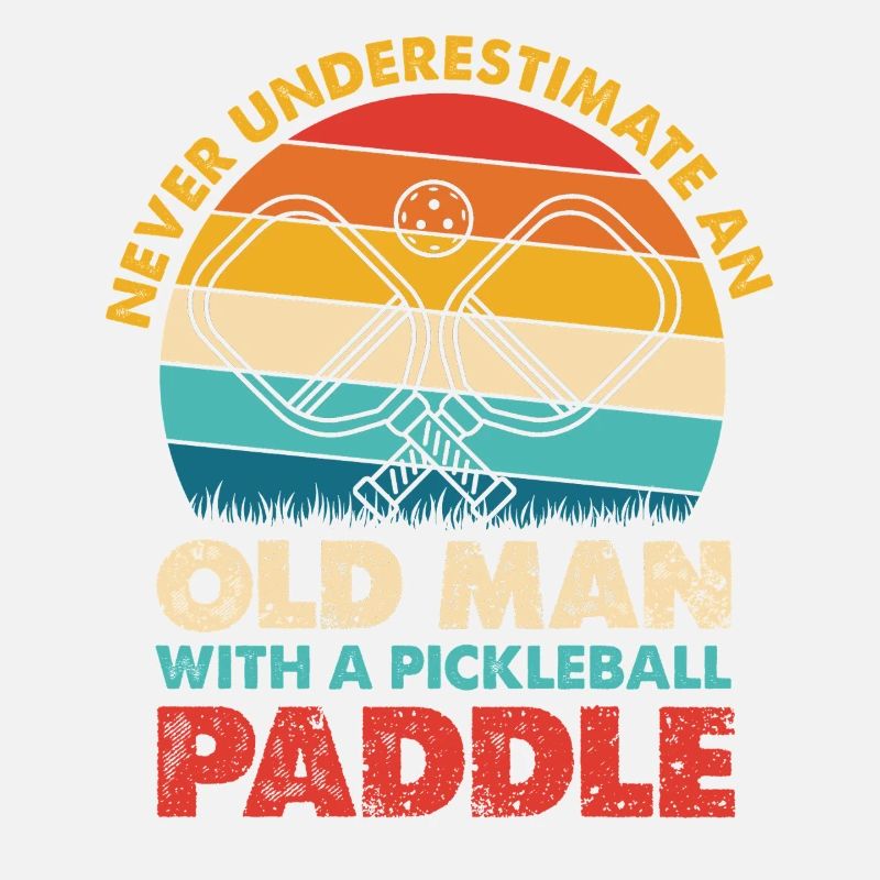 Alter Mann mit Pickleball Paddel