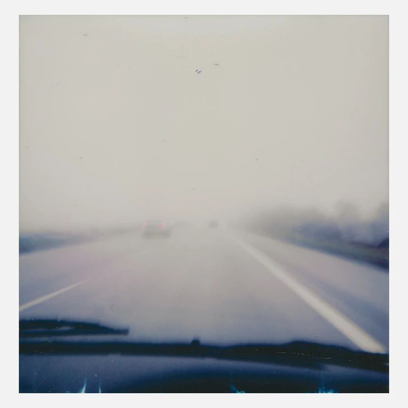 Voyager en gris
