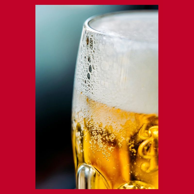 Motif de verre à bière doré clair