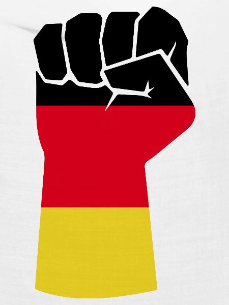 Deutsche Faust nach oben haltend