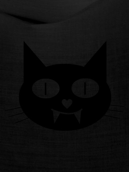Halloween Vampir-Katze mit Eckzähnen