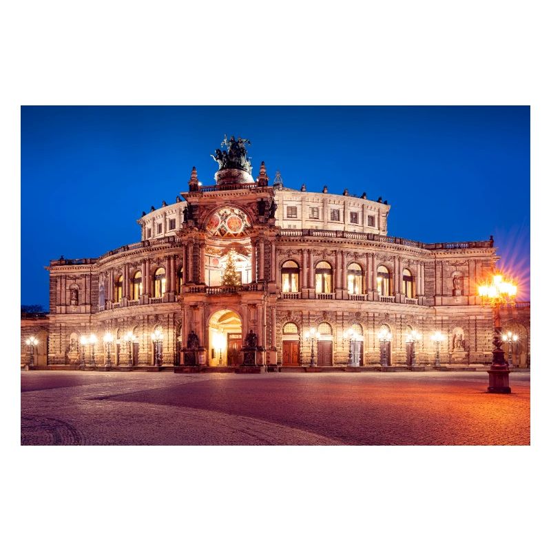 Dresdner Semperoper im Abendlicht