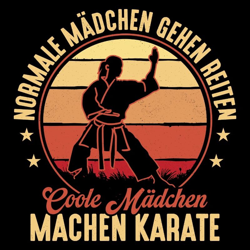 Normale Mädchen gehen reiten Karate Kampfsport
