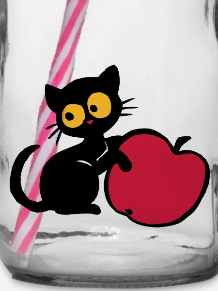Chaton avec pomme