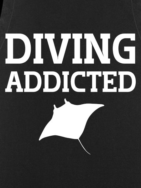Diving Addicted manta ray