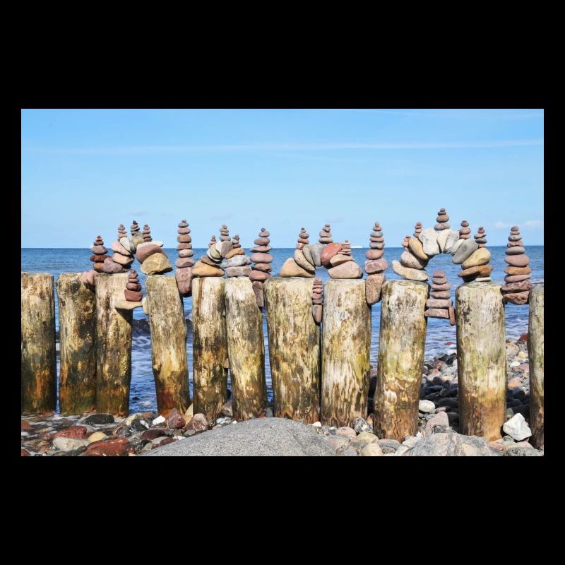 Mit Steinmännchen Kunst am Strand