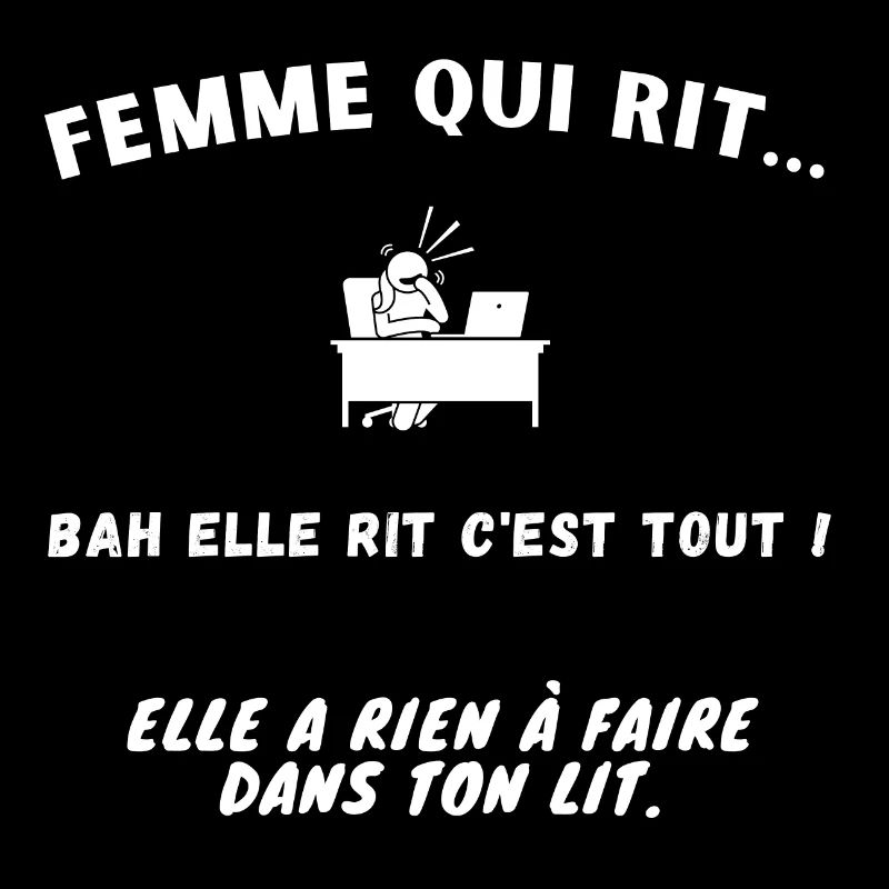 Femme qui rit à moitié dans ton lit