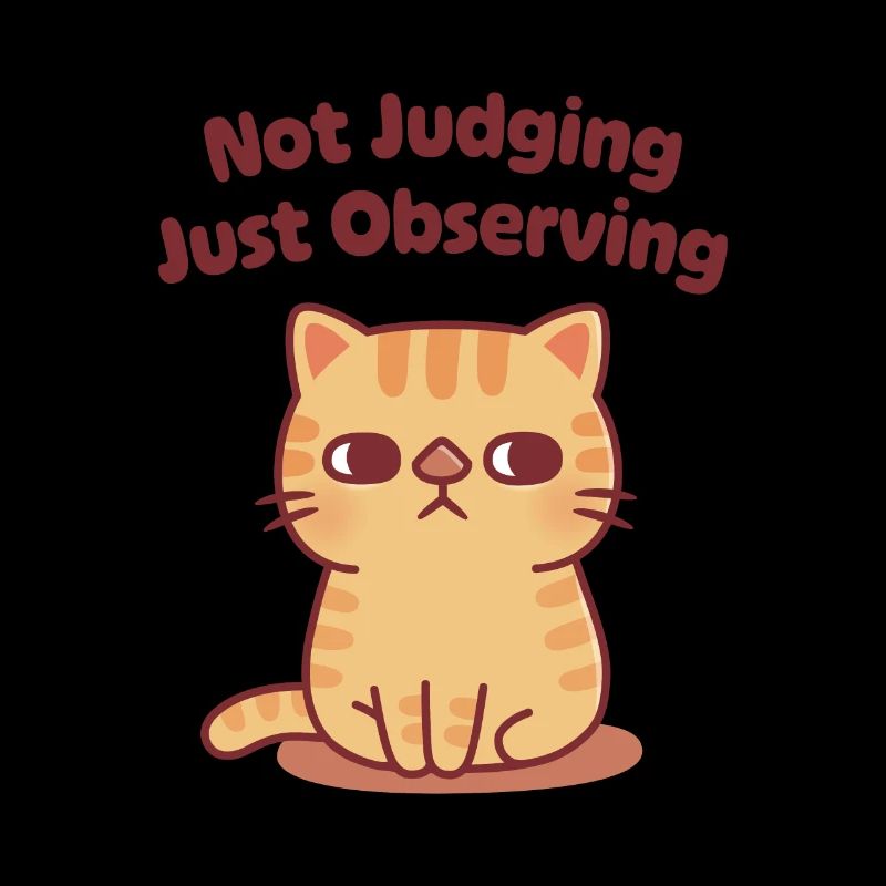 Mignon chat tigré œil de côté ne jugeant pas, observant simplement