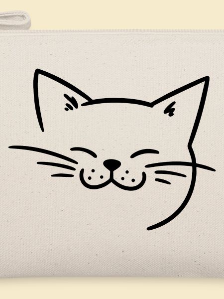 Strahlendes Katzengesicht mit Schnurrhaaren