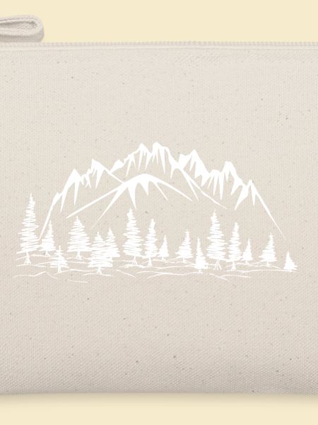 Berglandschaft mit Nadelbäumen