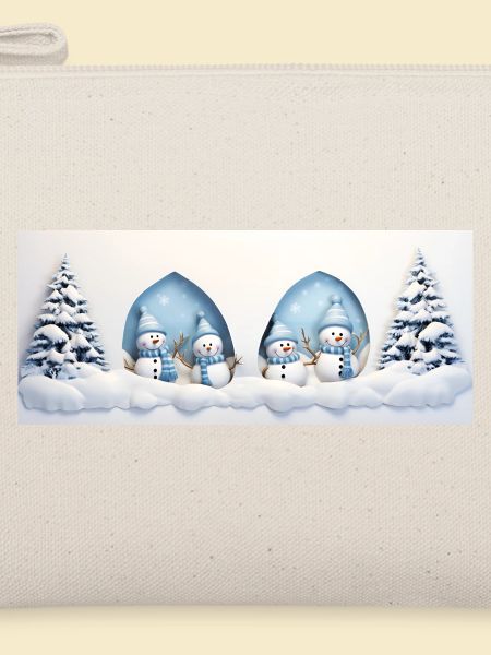 Kleiner Schneemann mit Weihnachtsbäumen