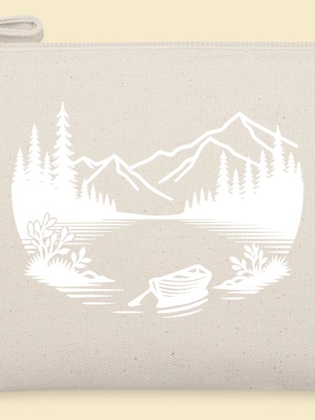 Minimalistischer Bergsee mit Ruderboot