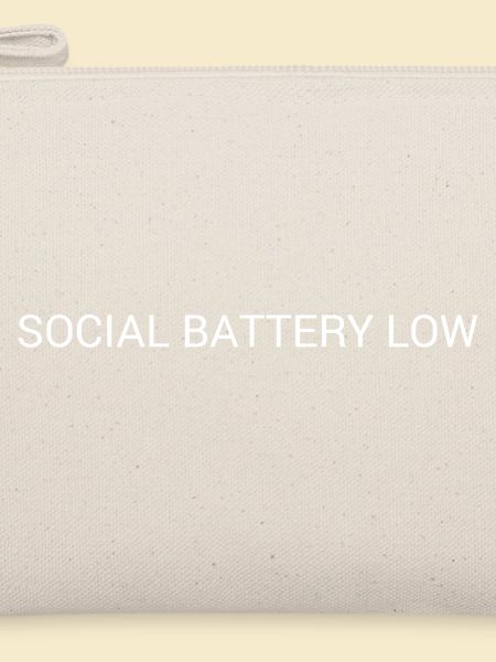 Social Battery Low – Introvertiertes Textdesign