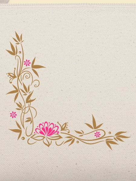 Bambus mit Lotusblüte und kleinen Blüten.